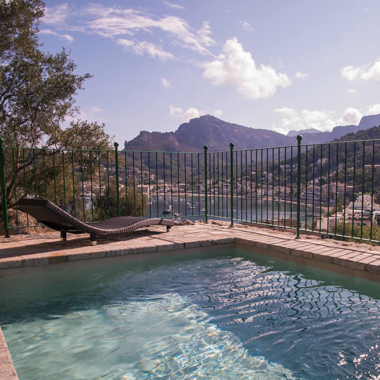 Pool and Solarium